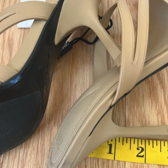 Zara 7.5 Women's beige rubberized strappy Sandals.