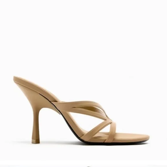 Zara 7.5 Women's beige rubberized strappy Sandals.