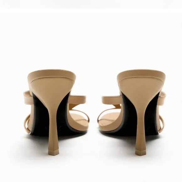 Zara 7.5 Women's beige rubberized strappy Sandals.