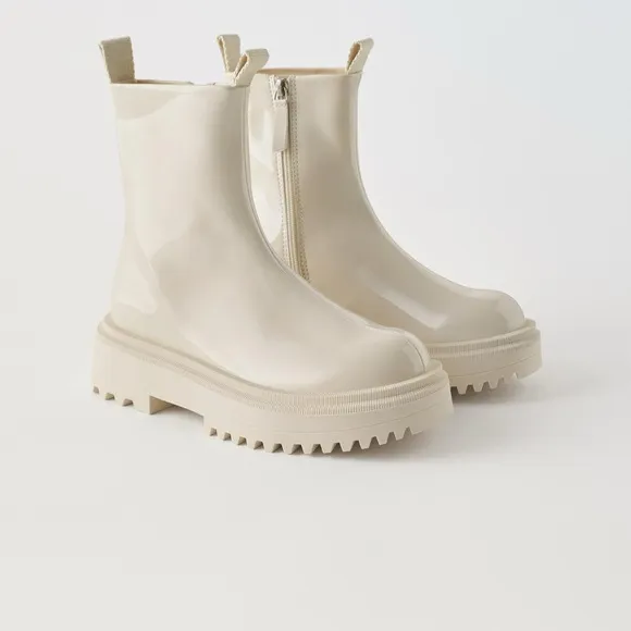 ZARA FAUX PATENT LEATHER STRETCH ANKLE BOOTS Bloggers favorite