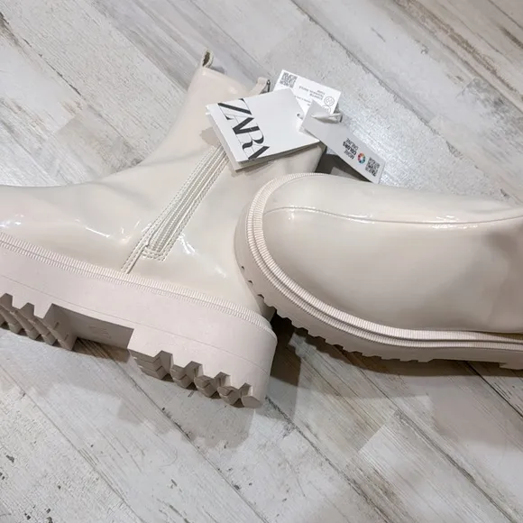 ZARA FAUX PATENT LEATHER STRETCH ANKLE BOOTS Bloggers favorite