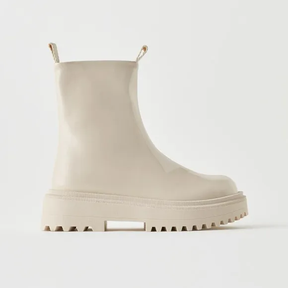 ZARA FAUX PATENT LEATHER STRETCH ANKLE BOOTS Bloggers favorite
